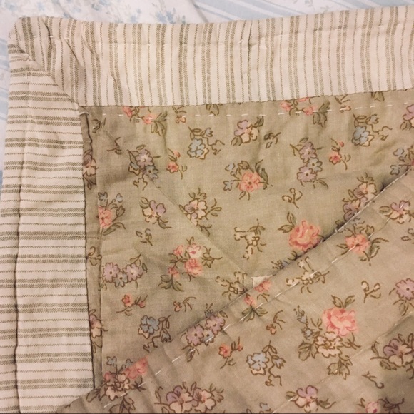BOGO Full double, shown as twin, queen. hand-stitched peach n sage cotton quilt - Picture 4 of 6